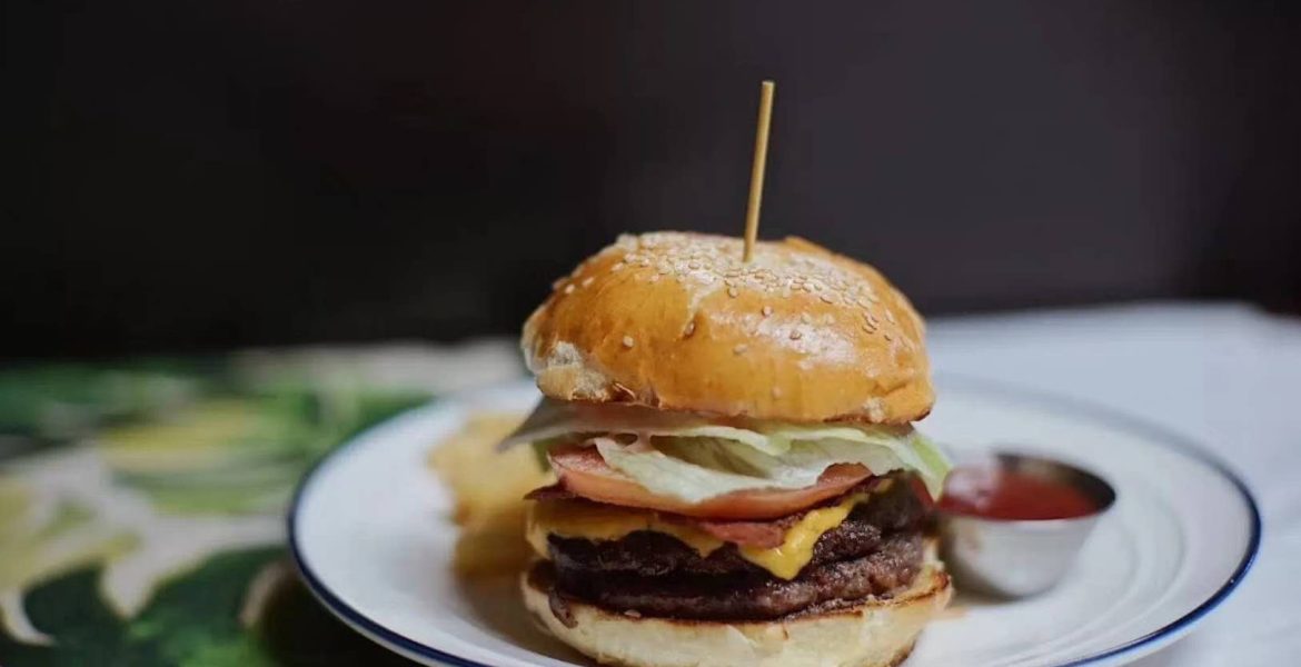 InternChina-Brooklyn-Bar-Burger