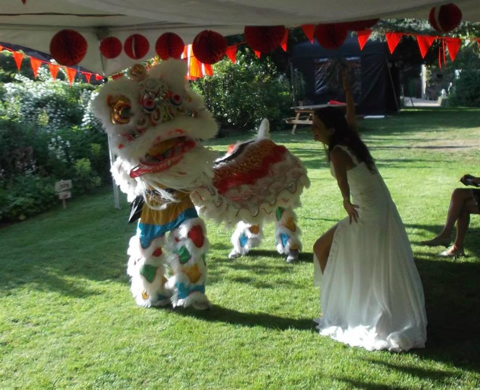 InternChina-Chinese-Lion-at-Jamie-Helens-wedding