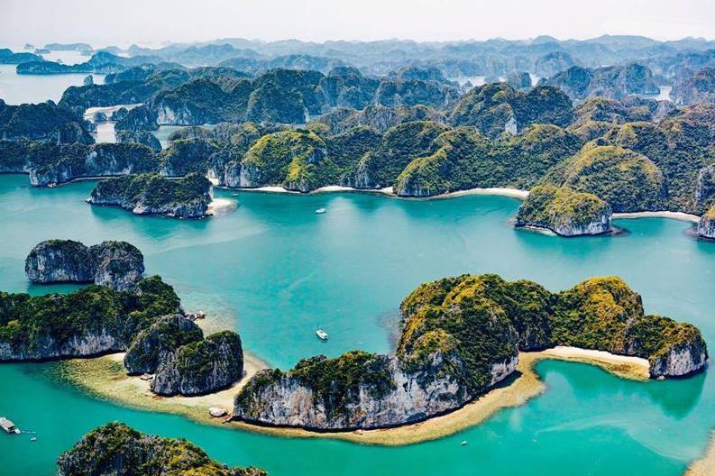 Vietnam_-_Halong_Bay_2